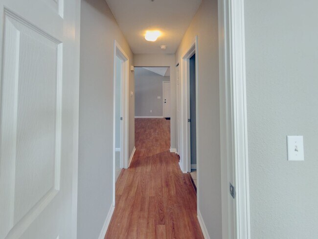 Building Photo - Maintenance-Free Condo Living in South Ann Arbor