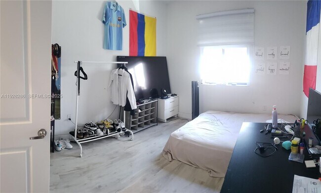 Building Photo - 2414 SW 145th Pl