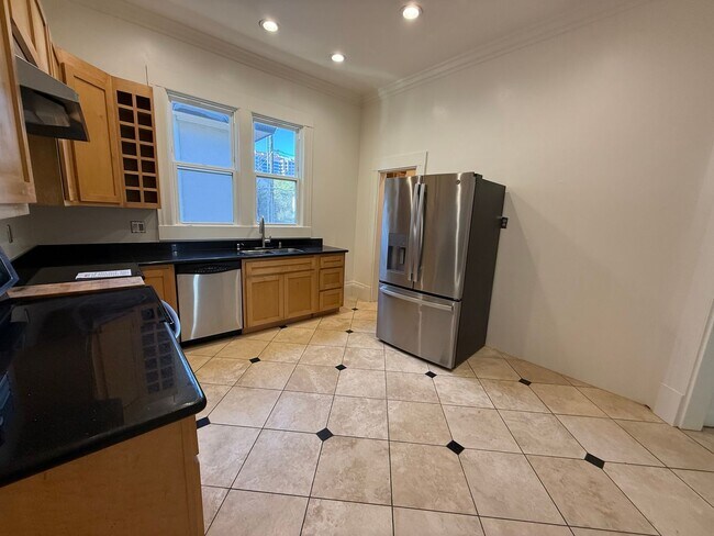 Building Photo - 612 15th St