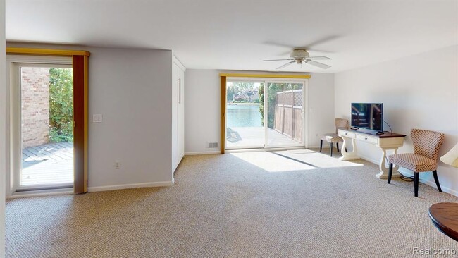 Building Photo - 18182 Blue Heron Dr