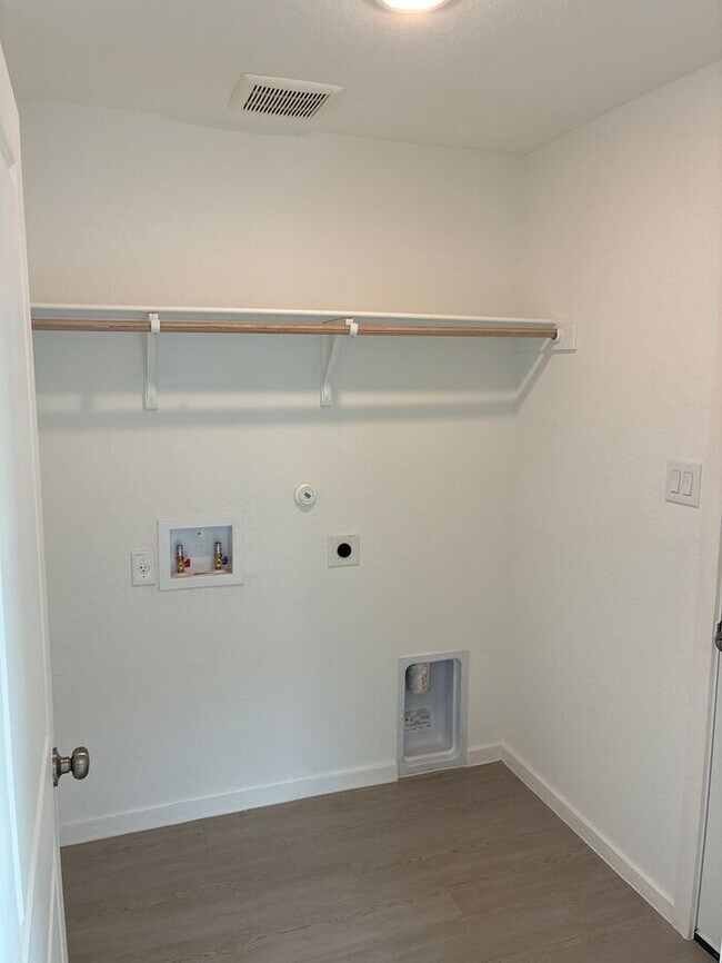 Building Photo - Charming 4 beds 2 baths in San Antonio!