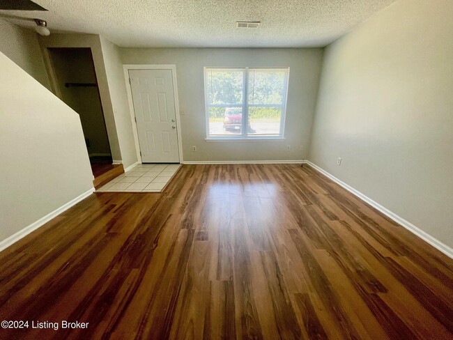 Building Photo - 544 Fox Chase Ct