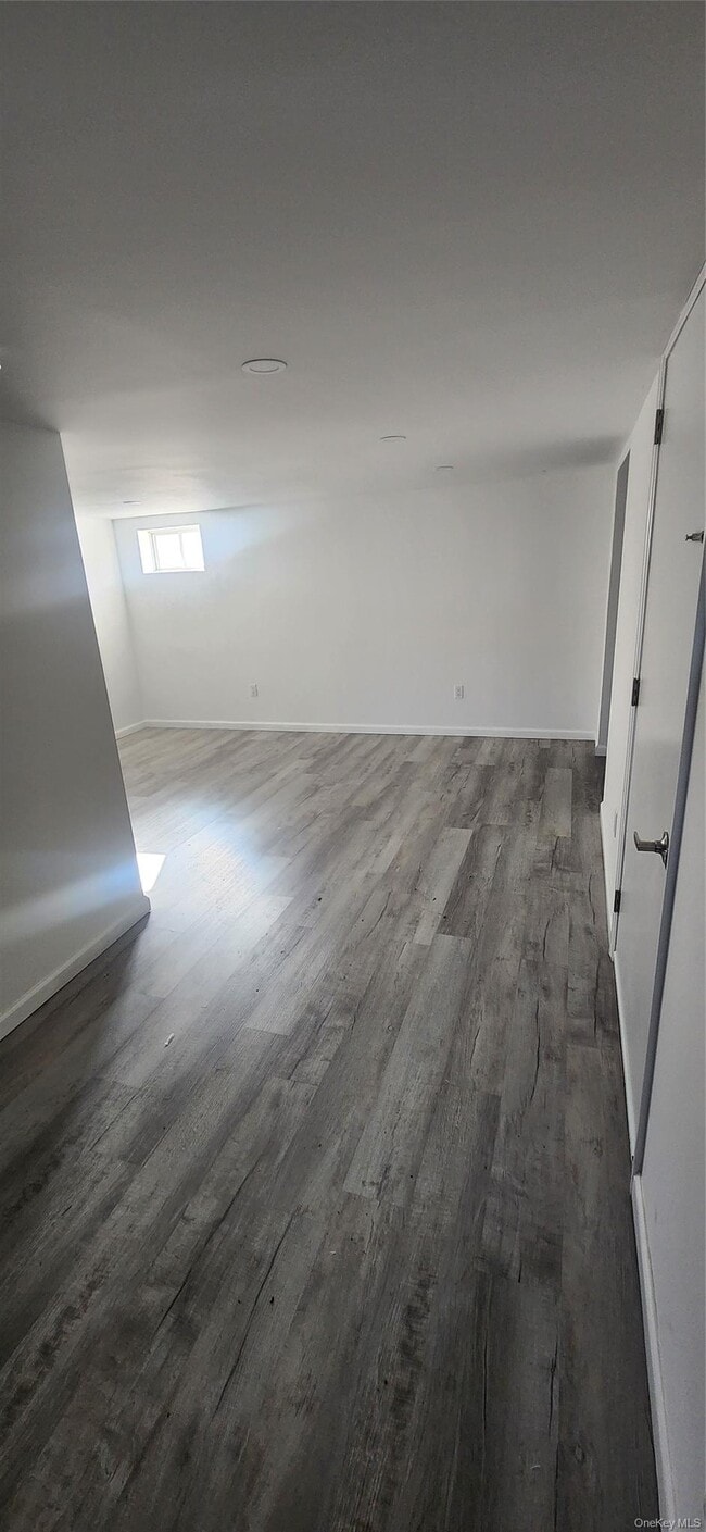 Building Photo - 1524 Express Dr S