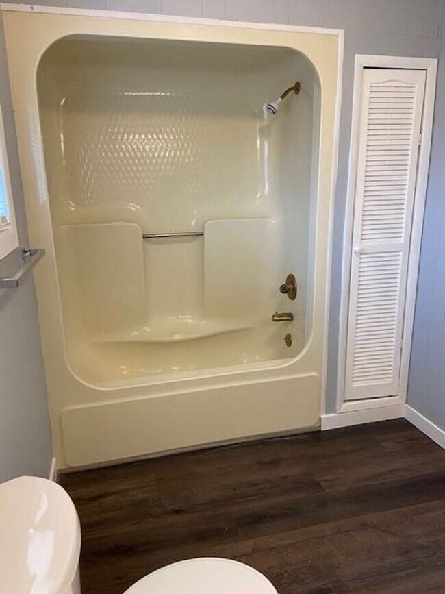 Building Photo - Single-Family Home in Hollister