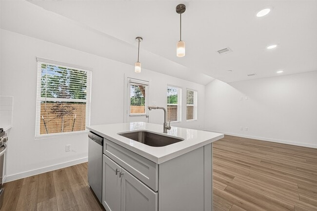 Building Photo - 2714 Discovery Trails Ct