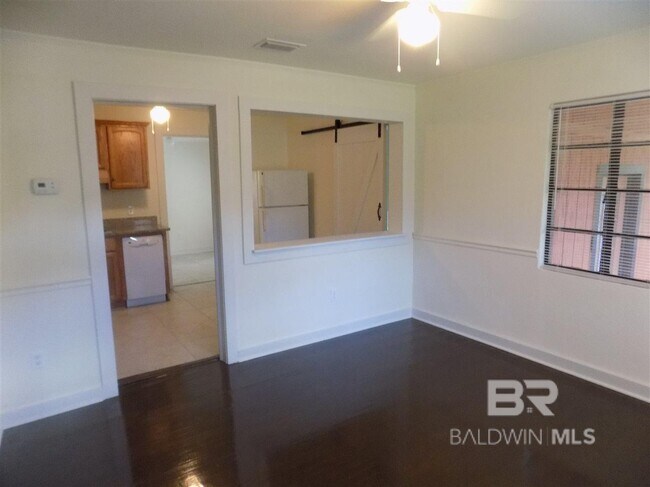 Building Photo - 228 Seminole Ave