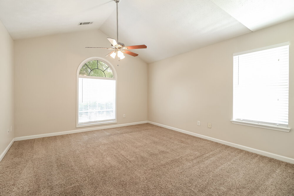 Building Photo - 2669 Lake Park Bend
