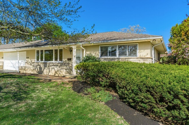 Building Photo - 4230 Eastlea Dr