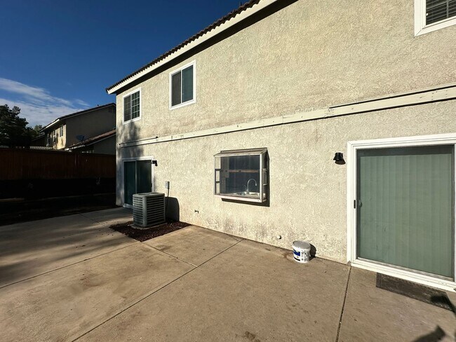 Building Photo - Hyacinth Ln - BEAUTIFUL Sunnymead Ranch Ho...