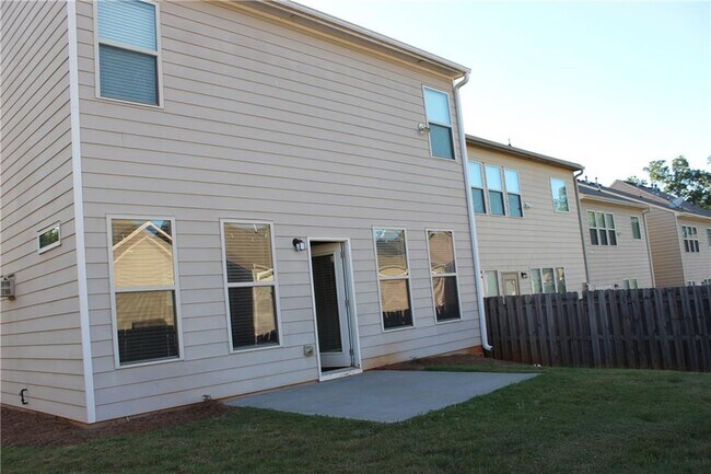 Building Photo - 4945 Ducote Trail