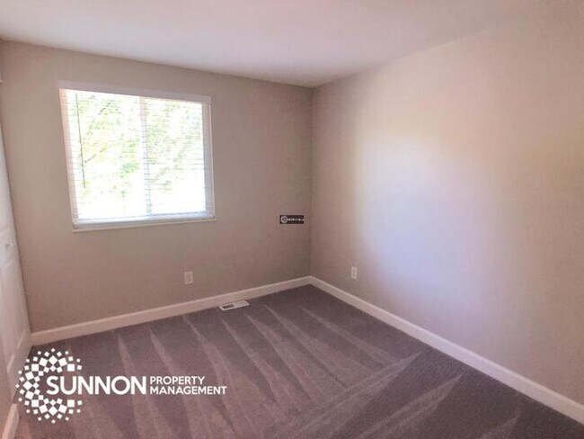 Building Photo - 4BR 2BA Renovated to perfection!