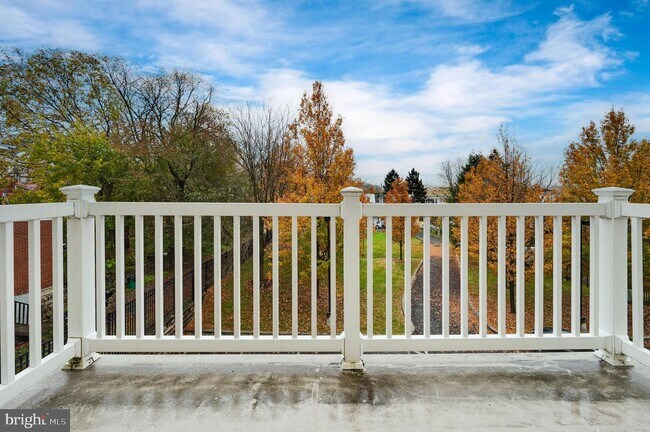 Building Photo - 1020 Penn St