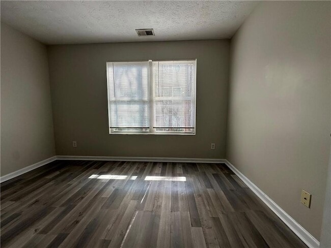 Building Photo - 13202 Fairington Ridge Cir