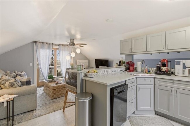 Building Photo - 9 Bacheller St