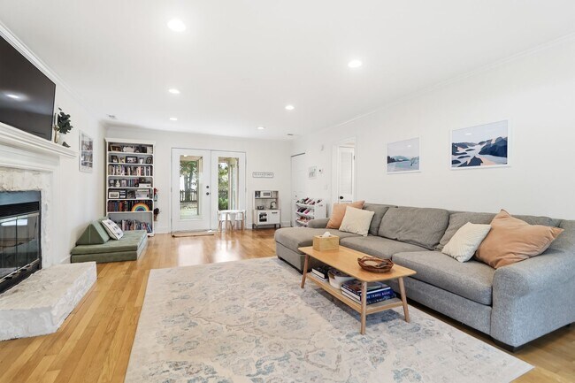 Building Photo - 3Bed/2.5Bath Family Home in Snee Farms