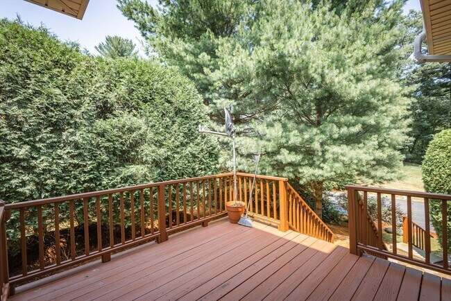 Building Photo - 445 Captain Eames Cir