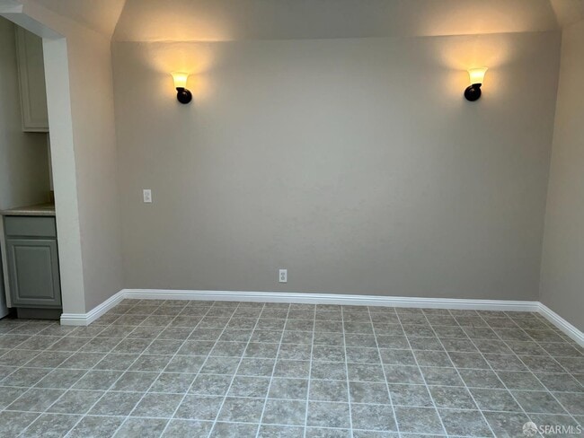 Building Photo - 242 Bright St