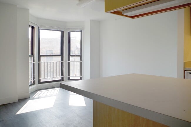 Interior Photo - 1400 E. 57th Street