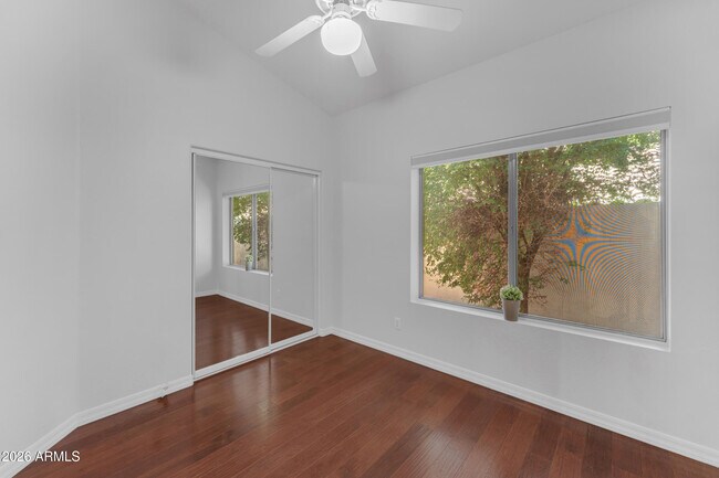 Building Photo - 13867 E Paradise Ln