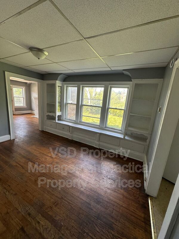 Building Photo - 3281 E 143rd St
