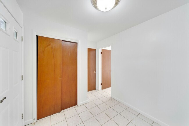 Building Photo - 516 Knickerbocker Rd