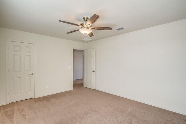 Building Photo - Charming 4-bed, 3.5 bath home with full SOLAR at Trailside community on Happy Valley in North Peoria