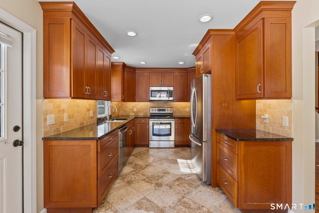 Building Photo - 5 Sunningdale Ln