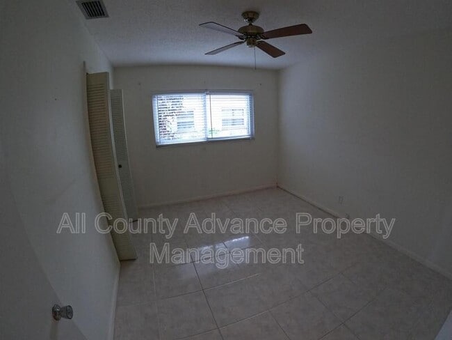 Building Photo - 311 Shore Dr E