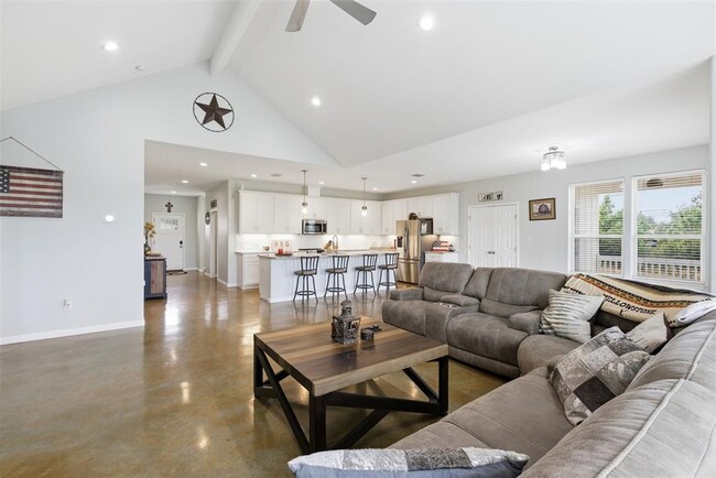 Building Photo - 152 Spring Hollow Trail