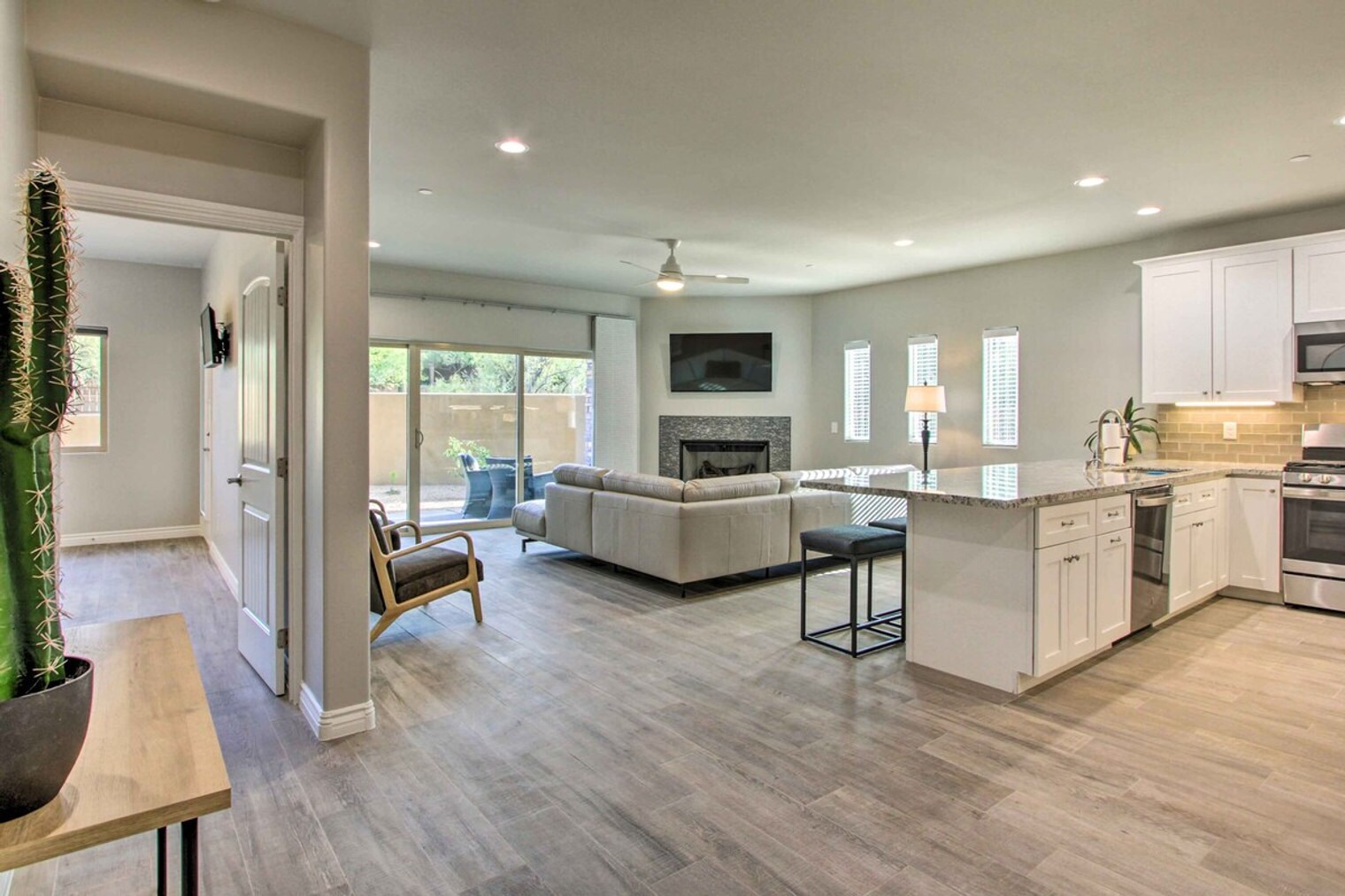 Building Photo - 6145 E Cave Creek Rd