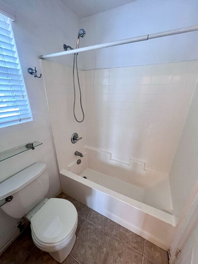 Building Photo - 5 bedroom Winchester home with a 3 car garage for LEASE!