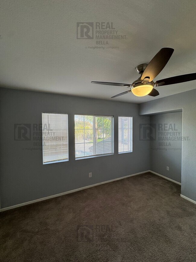 Building Photo - Spacious & Stylish 5-Bed, 3-Bath Home in Prime Murrieta Location