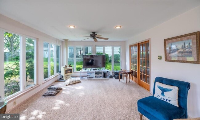 Building Photo - 211 Caravan Dr