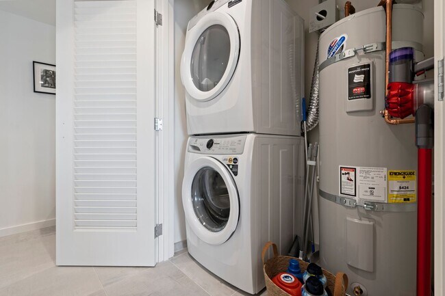 Building Photo - SKY ALA MOANA 3709 - 2 Bedroom & 2 Bathroom