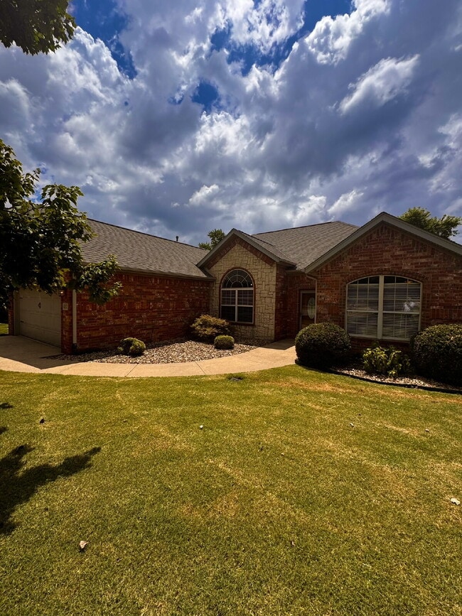 Building Photo - 6108 S 39th Pl