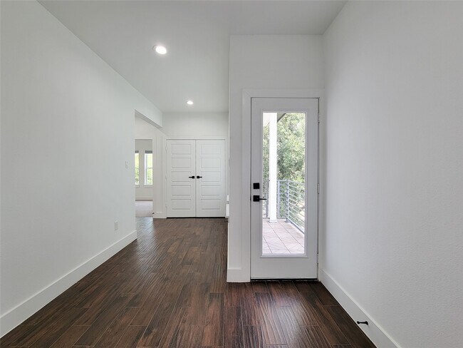 Building Photo - 5019 Creekmont Dr