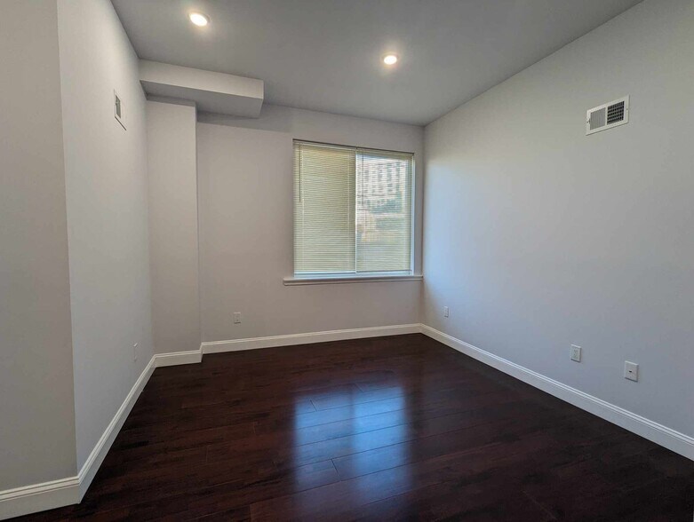 Building Photo - 1315 Ridge Ave