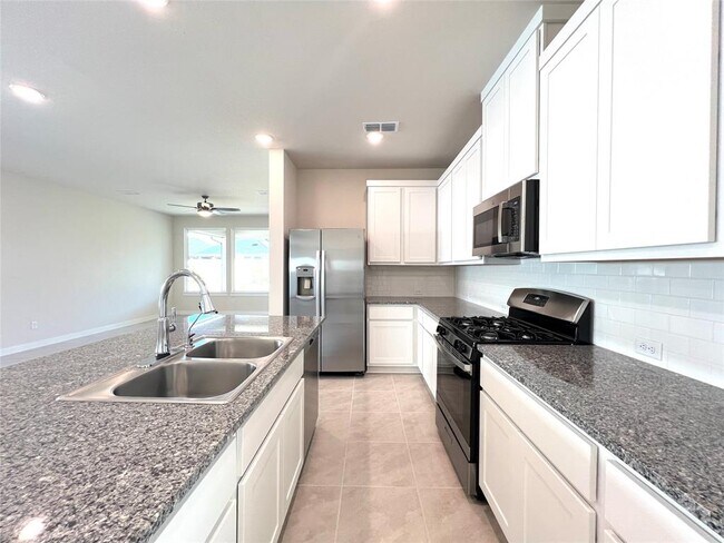 Building Photo - 7238 Clearwater Cv Dr