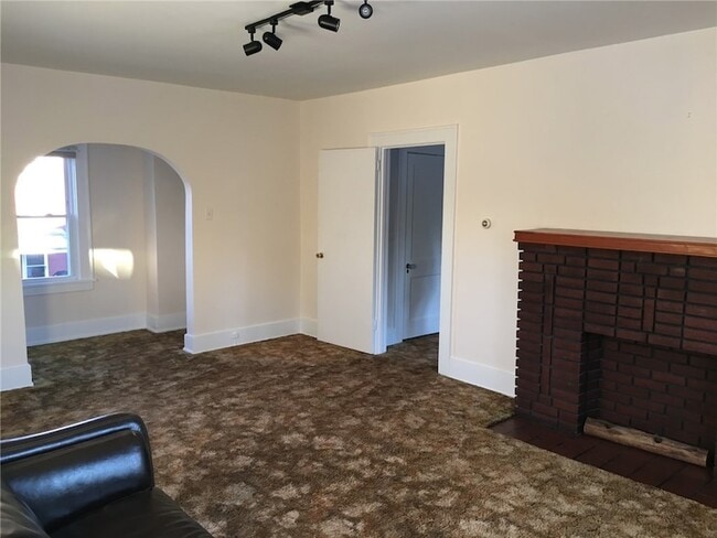 Building Photo - 1511 5th Ave