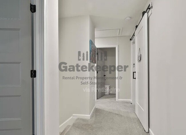 Building Photo - 205 Valley View Dr