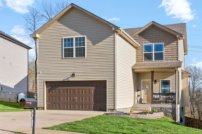 Building Photo - Pet Friendly Three Bedroom with Bonus!