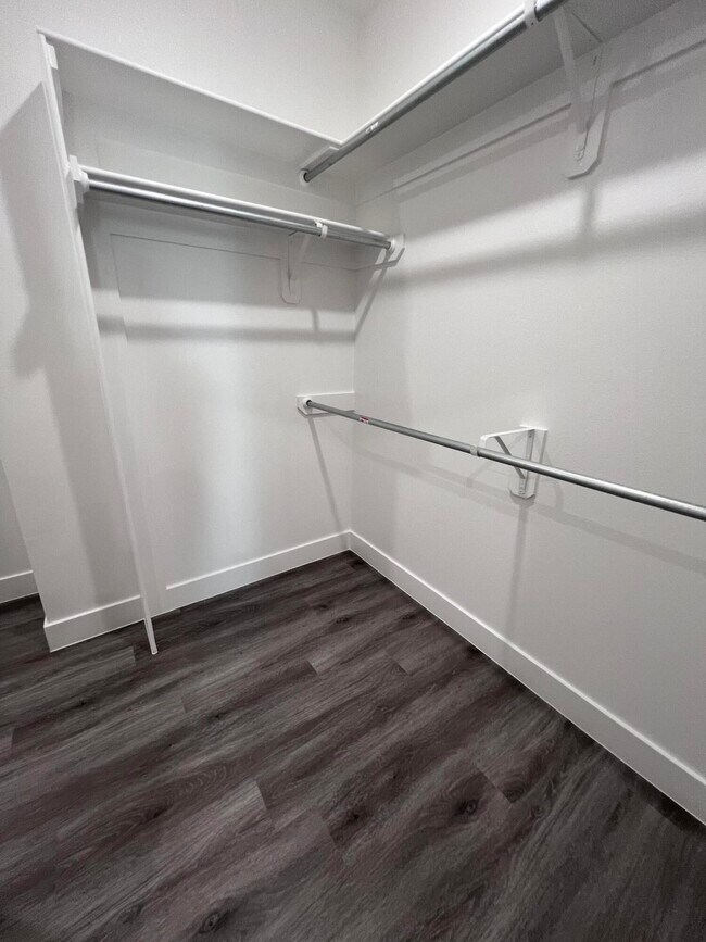 Building Photo - 5807 Viola Ave