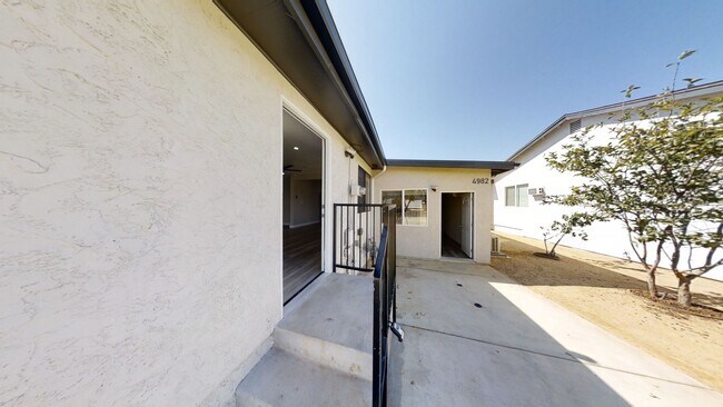 Building Photo - Newly Renovated (2022)! 7BD/3BA