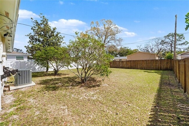 Building Photo - 9605 N Edison Ave