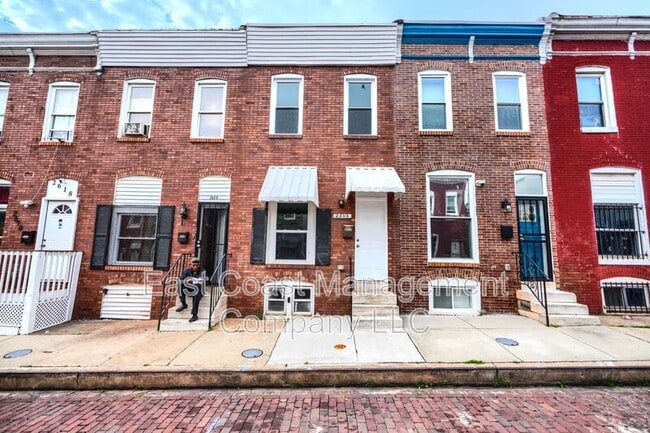 Building Photo - 2622 Llewelyn Ave