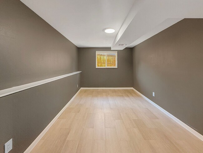 Building Photo - $0 DEPOSIT OPTION. CHARMING 4BED/2.5BATH I...