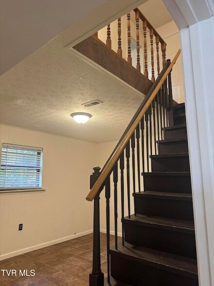 Building Photo - 1001 Kiser Blvd