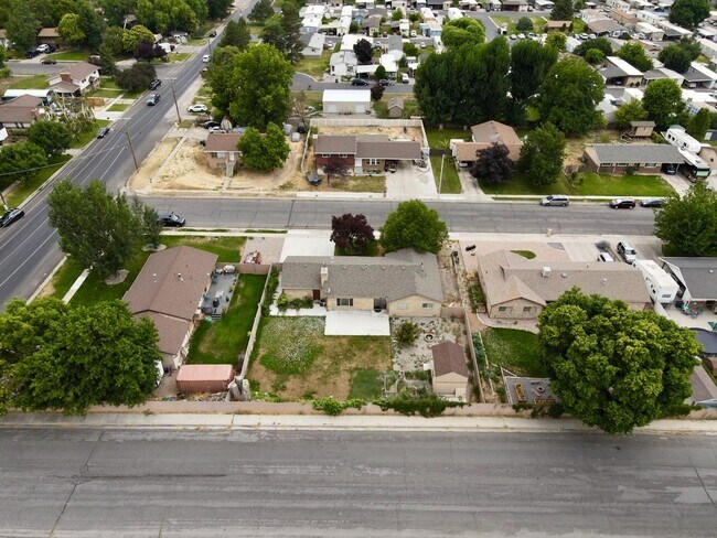 Building Photo - 410 N 250 W