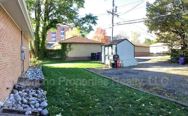 Building Photo - 2463 S Corona St