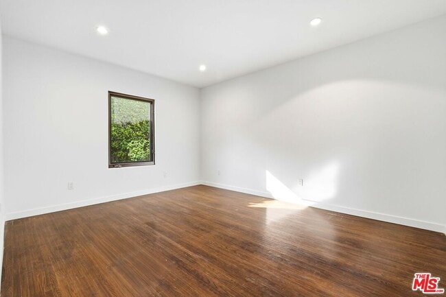 Building Photo - 5995 Saturn St